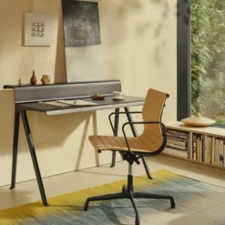 Biurko Courier Ciemny Dąb - Czarna Podstawa Vitra