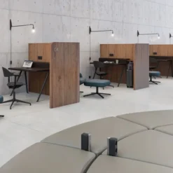 Biurko Courier Ciemny Dąb - Czarna Podstawa Vitra