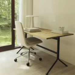Biurko Kip Czarna Podstawa Dębowe Normann Copenhagen