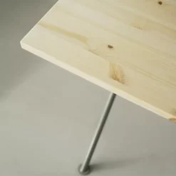 Biurko Kip Szara Podstawa Sosnowe Normann Copenhagen