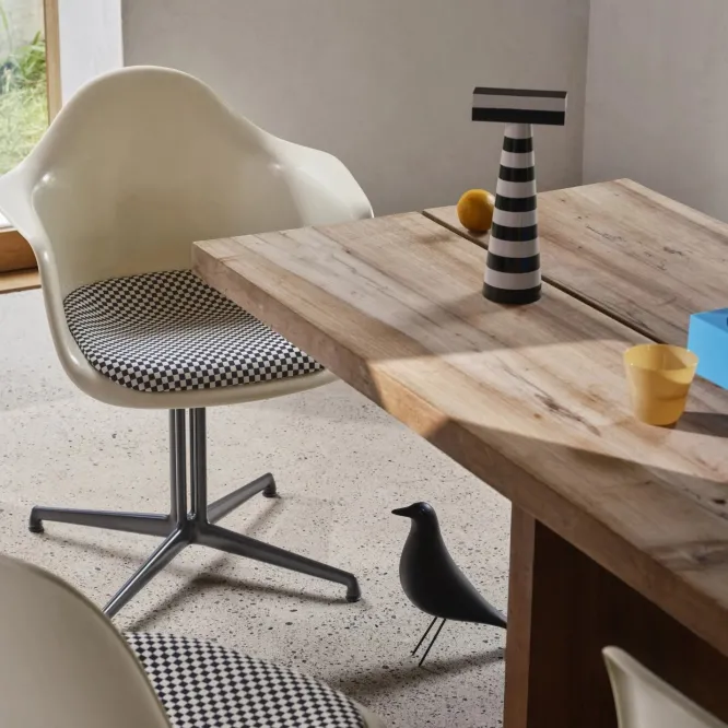 Figurka Dekoracyjna Eames House Bird Czarna Vitra