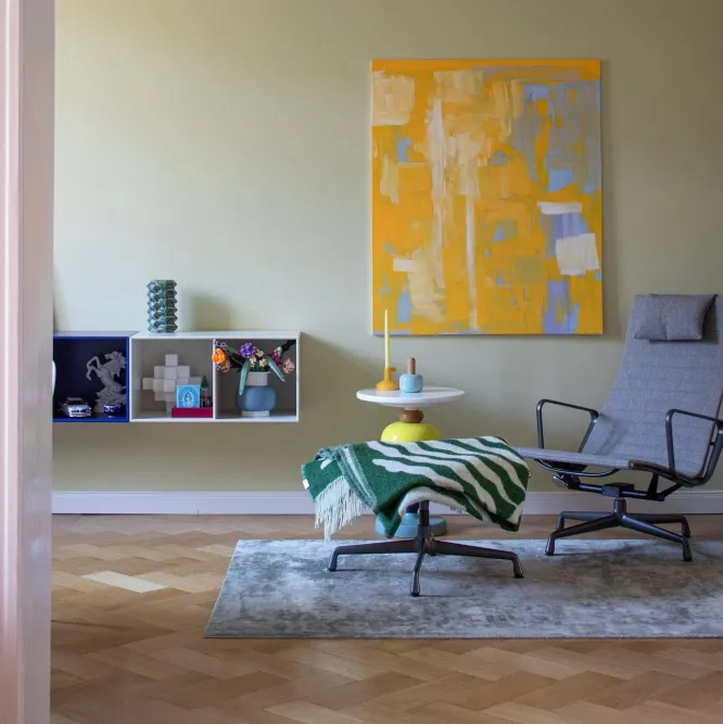 Fotel Aluminium Ea 124 Tkanina Track Royal Blue-Nero - Podstawa Czarna Vitra