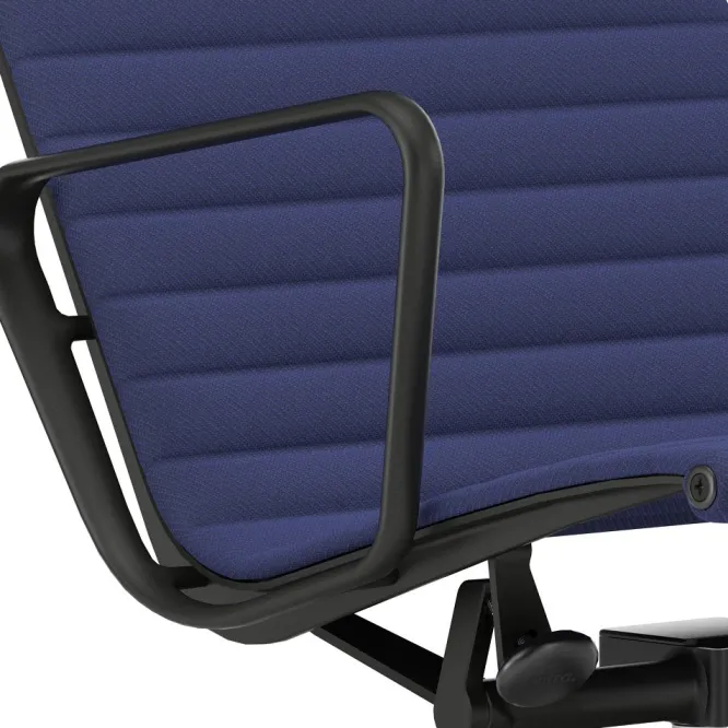 Fotel Aluminium Ea 124 Tkanina Track Royal Blue-Nero - Podstawa Czarna Vitra