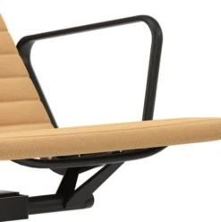 Fotel Aluminium Ea 124 Tkanina Track Cognac-Mustard - Podstawa Czarna Vitra