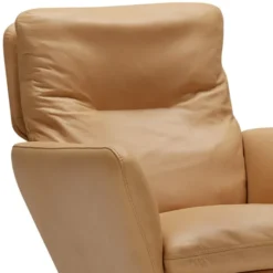 Fotel Amy Z Drewnianymi Nogami Aniline Latte Sits