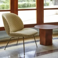 Fotel Beetle Lounge Basic Plain Gubi
