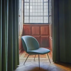 Fotel Beetle Lounge Mumble Glamour Gubi