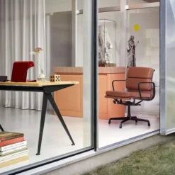 Fotel Biurowy Soft Pad Ea 231 Skóra Naturalna Marron - Podstawa Bordowa Vitra
