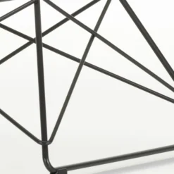 Fotel Eames Plastic Armchair Lar Biały - Czarna Podstawa Vitra