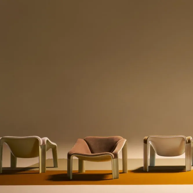 Fotel F300 Dunes Leather Anthrazite Gubi