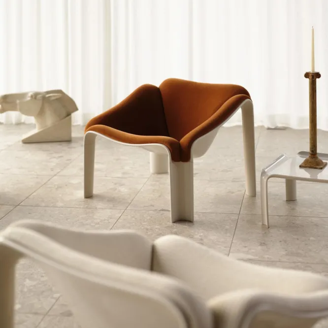 Fotel F300 Smooth Leather Cream Gubi