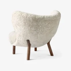 Fotel Little Petra Vb1 Walnut Sheepskin Moonlight Andtradition