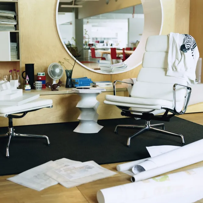 Fotel Soft Pad Chair Ea 222 Tkanina Cosy 2 Nutmeg - Podstawa Czarna Vitra