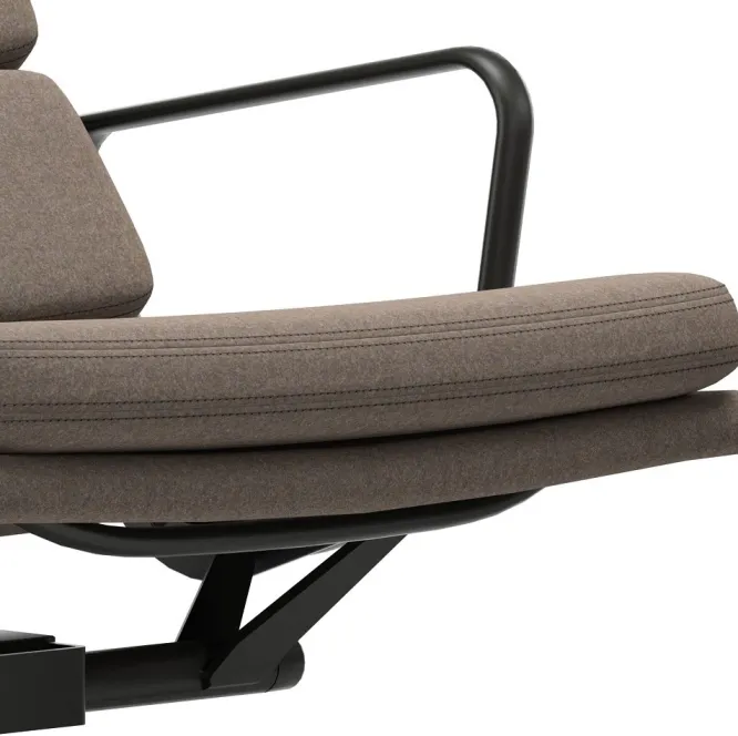 Fotel Soft Pad Chair Ea 222 Tkanina Cosy 2 Nutmeg - Podstawa Czarna Vitra