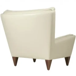 Fotel V11 Smooth Leather Cream Gubi