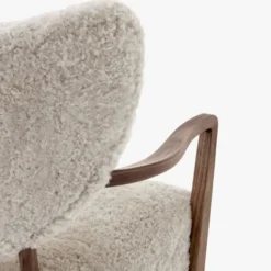 Fotel Wulff Atd2 Walnut Sheepskin Moonlight Andtradition
