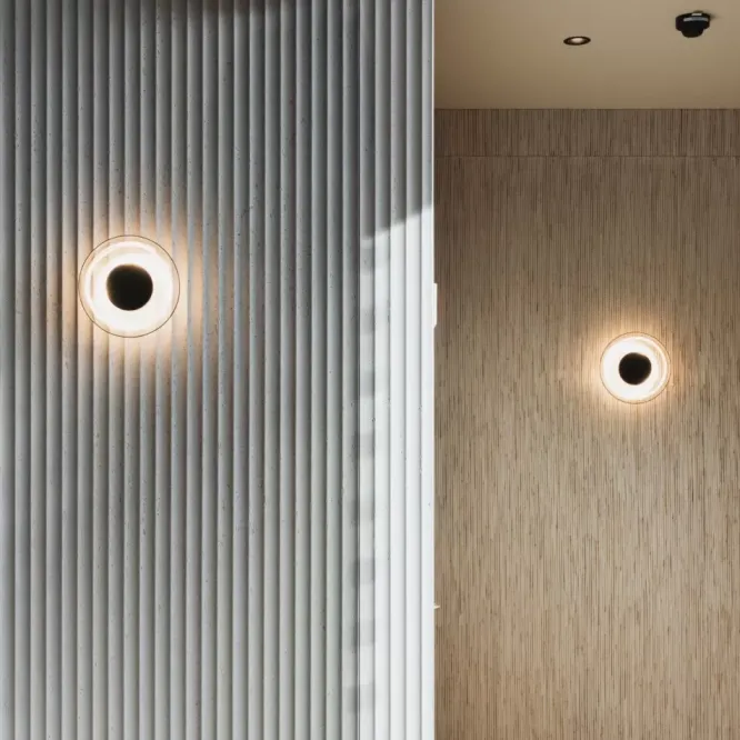 Kinkiet Aura Plus Transparent Smoked Marset