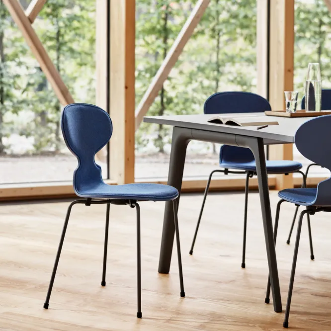 Krzesło Ant 3101 Fornir Barwiony Czarny Fritz Hansen