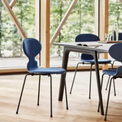 Krzesło Ant 3101 Fornir Lakierowany Czarny Fritz Hansen