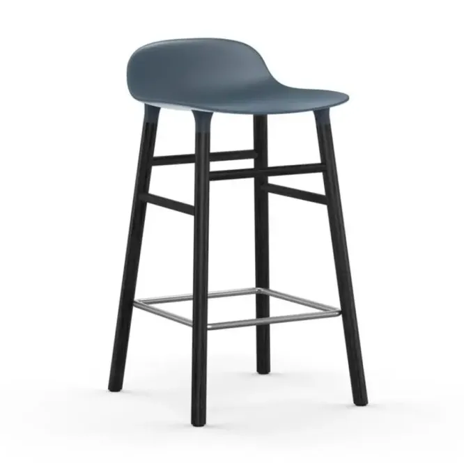 Krzesło Barowe Form Czarna Podstawa Niebieskie Normann Copenhagen