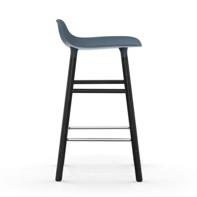 Krzesło Barowe Form Czarna Podstawa Niebieskie Normann Copenhagen