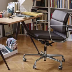 Krzesło Biurowe Soft Pad Ea 217 Tkanina Track Nero - Podstawa Czarna Vitra