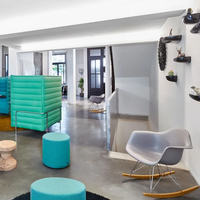 Krzesło Bujane Eames Rar Niebieskie - Biała Podstawa Vitra