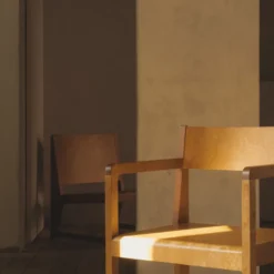 Krzesło Chair 01 Z Podłokietnikami Brązowe Frama
