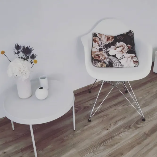 Krzesło Eames Plastic Chairs Re Dar Białe - Chromowana Podstawa Vitra