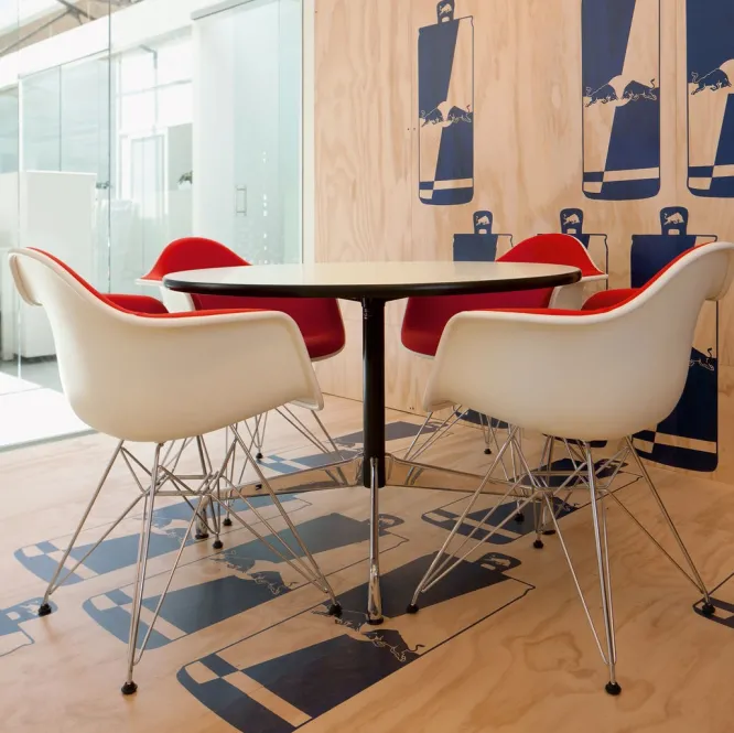 Krzesło Eames Plastic Chairs Re Dar Białe - Chromowana Podstawa Vitra