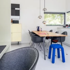 Krzesło Eames Plastic Chairs Re Dar Jasnoszare - Chromowana Podstawa Vitra