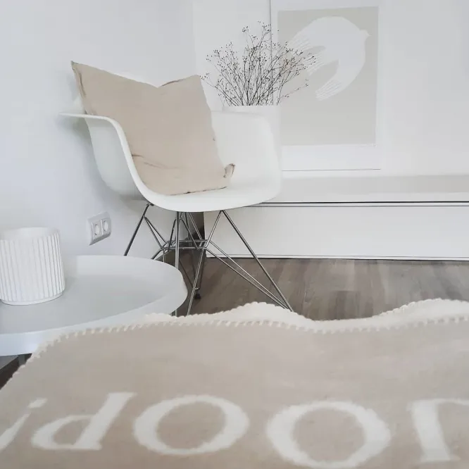 Krzesło Eames Plastic Chairs Re Dar Jasnoszare - Chromowana Podstawa Vitra