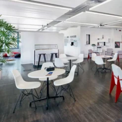 Krzesło Eames Plastic Side Chair Re Dsl Czarne Vitra