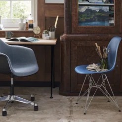 Krzesło Eames Plastic Side Chair Re Dsl Ciemnoszare Vitra