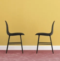 Krzesło Form Dębowa Podstawa Czarne Normann Copenhagen