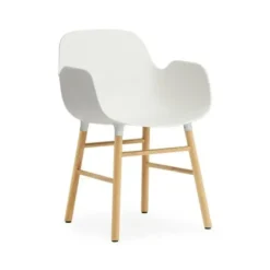 Krzesło Form Z Podłokietnikami Dębowa Podstawa Białe Normann Copenhagen