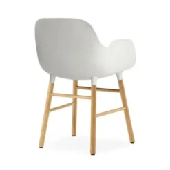 Krzesło Form Z Podłokietnikami Dębowa Podstawa Białe Normann Copenhagen