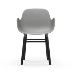 Krzesło Form Z Podłokietnikami Czarna Podstawa Szare Normann Copenhagen