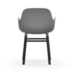Krzesło Form Z Podłokietnikami Czarna Podstawa Szare Normann Copenhagen