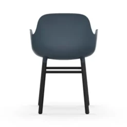 Krzesło Form Z Podłokietnikami Czarna Podstawa Niebieskie Normann Copenhagen
