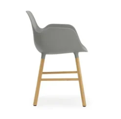Krzesło Form Z Podłokietnikami Dębowa Podstawa Szare Normann Copenhagen