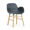 Krzesło Form Z Podłokietnikami Dębowa Podstawa Niebieskie Normann Copenhagen