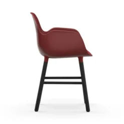 Krzesło Form Z Podłokietnikami Czarna Podstawa Czerwone Normann Copenhagen