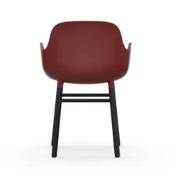 Krzesło Form Z Podłokietnikami Czarna Podstawa Czerwone Normann Copenhagen