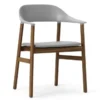 Krzesło Herit Z Podłokietnikami Ciemny Dąb Skórzane Szare Normann Copenhagen