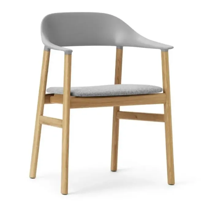 Krzesło Herit Z Podłokietnikami Jasny Dąb Tapicerowane Szare Normann Copenhagen