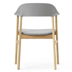 Krzesło Herit Z Podłokietnikami Jasny Dąb Tapicerowane Szare Normann Copenhagen