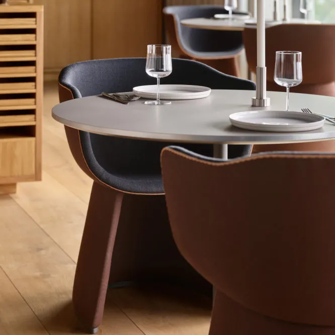 Krzesło Monolit Cm220 Kasztanowo Beżowe Fritz Hansen