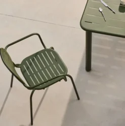 Krzesło Ogrodowe Brai Z Podłokietnikiem Zielone Kave Home
