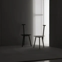 Krzesło Spade Ciemnoniebieskie Please Wait To Be Seated